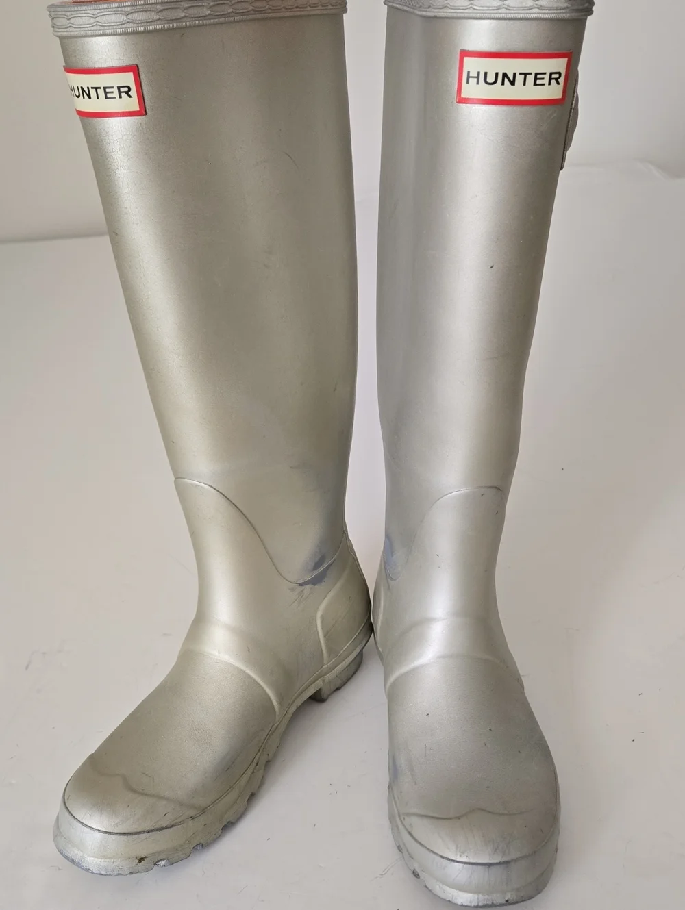 Hunter Boots Women’s Original Tall Rain Boots in Gold, size 7